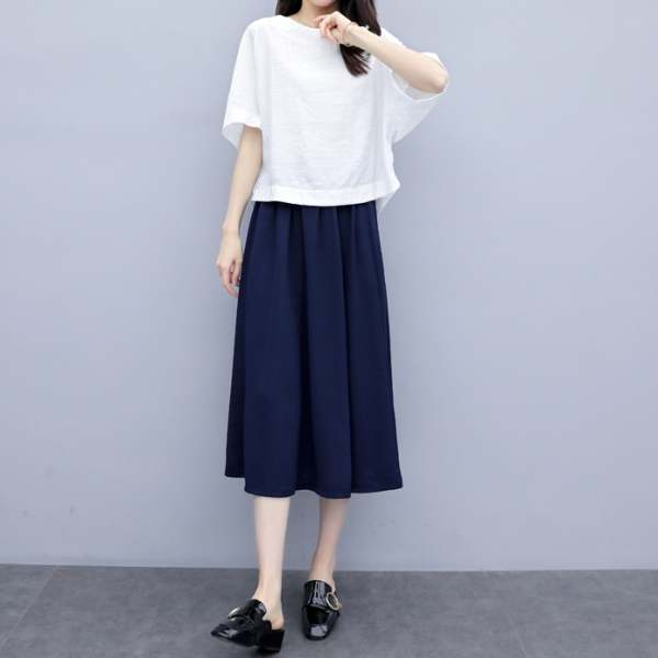 ホワイト/Tシャツ＋ブルー/スカート